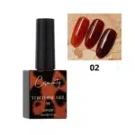 Vernis à ongles gel translucide ambre Tortoise n°02 pour effet écaille de tortue, flacon et rendu sur ongle, disponible chez Cosminty Réunion.