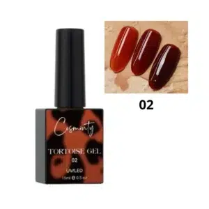 Vernis à ongles gel translucide ambre Tortoise n°02 pour effet écaille de tortue, flacon et rendu sur ongle, disponible chez Cosminty Réunion.