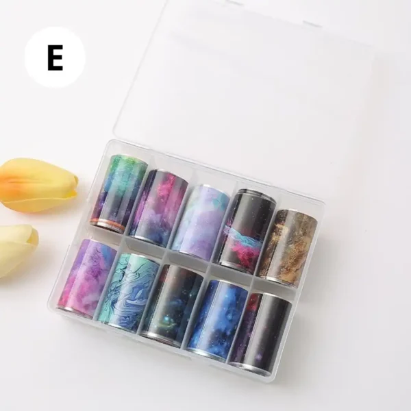 Coffret de papiers foils professionnels pour transfert sur ongles, diverses couleurs et effets miroirs, disponible chez Cosminty Réunion.