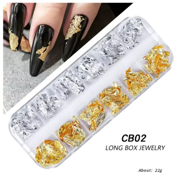 CB02_resultat Boîtier rectangulaire Long Box Jewelry référence CB02 contenant 12 compartiments de flocons d'or et d'argent chromés en aluminium pour Nail Art, posés en touches abstraites sur une manucure noire brillante, Cosminty La Réunion.