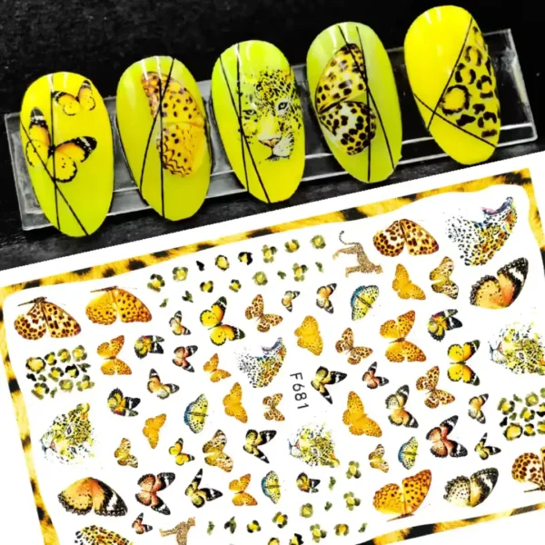 F681_resultat Planche de stickers Nail Art thème safari avec motifs de têtes de léopards, guépards et papillons tachetés référence F681, à côté de capsules d'ongles jaune néon décorées de lignes graphiques noires et d'imprimés animaliers, Cosminty La Réunion.