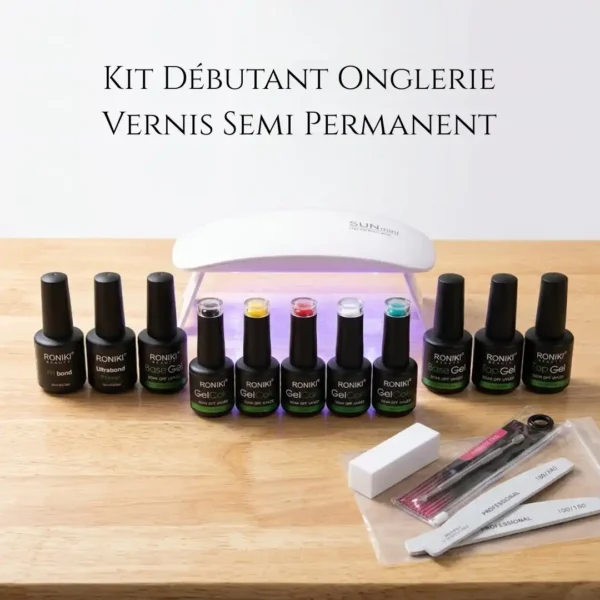 kit débutant onglerie_resultat Kit débutant professionnel pour ongles comprenant une mini lampe LED SUN, 5 flacons de vernis semi-permanent (noir, blanc, jaune, rouge, vert bleu), bases, top coats, primer, PH bond, limes à ongles, buffer et repousse cuticule, sur fond en bois, Cosminty Réunion